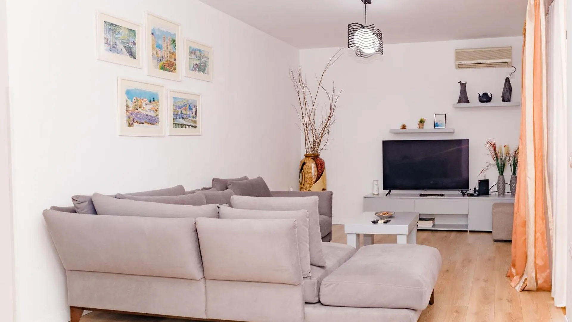 Modern Oasis Near Park & Stadium location
